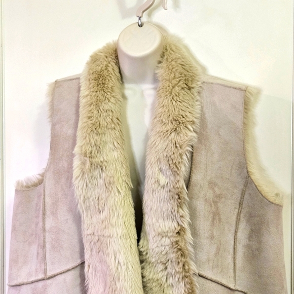 Loft (Ann Taylor Loft) Cream Faux Suede Faux Fur Trim & Lining Vest, Large - Picture 6 of 16